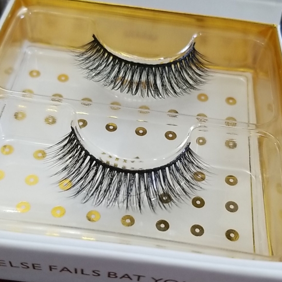 battington Other - BATTINGTON SILK LASHES
